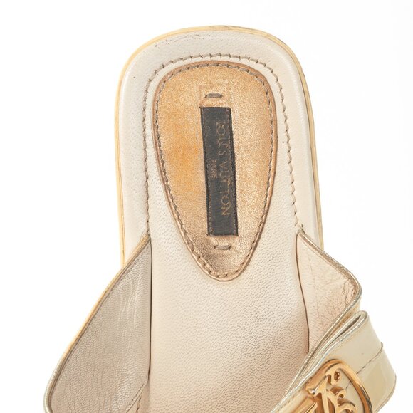 Louis Vuitton Zoé Blanc Patent-Leather LV Flat Thong Sandals - Picture 9 of 10